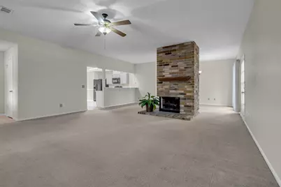 10 Treadwell Place, The Woodlands, TX 77381 - Photo 4