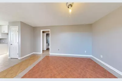 8402 Berwyn Drive, Houston, TX 77037 - Photo 12