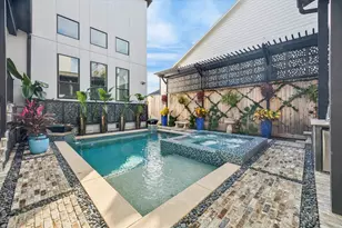 1913 Du Barry Ln, Houston, TX 77018 - Photo 8