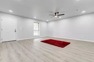 218 S Nugent St, La Porte, TX 77571 - Photo 16