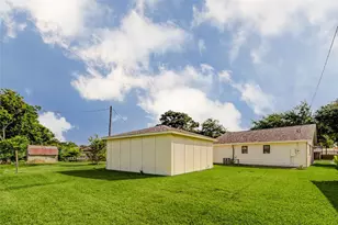 218 S Nugent St, La Porte, TX 77571 - Photo 34