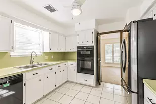 6915 Chancellor Dr, Spring, TX 77379 - Photo 10