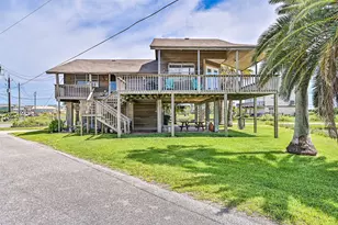 10304 Cloud Ln, Galveston, TX 77554 - Photo 2