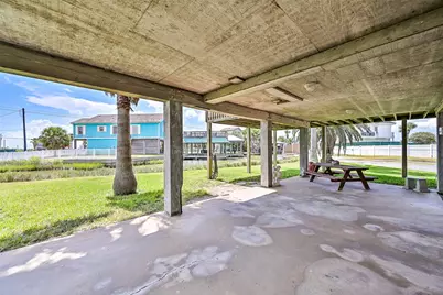 10304 Cloud Lane, Galveston, TX 77554 - Photo 38