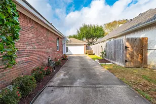 1615 Evergreen Ln, Seabrook, TX 77586 - Photo 4