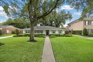 5638 Piping Rock Ln, Houston, TX 77056 - Photo 2