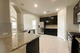 8707 E Cres Lake Cir, Baytown, TX 77521 - Photo 12