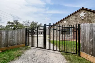 2082 Fm 521 Rd, Brazoria, TX 77422 - Photo 2