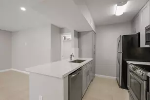 2121 Fountain View Dr, Houston, TX 77057 - Photo 1