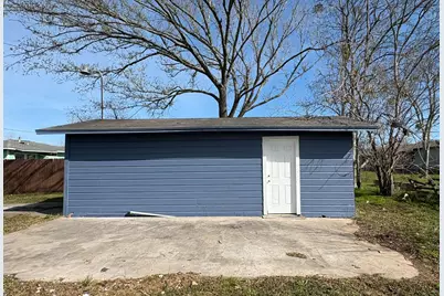 1207 W 9th Street, Freeport, TX 77541 - Photo 32