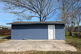 1207 W 9th St, Freeport, TX 77541 - Photo 32