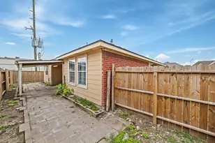 8131 Golden Trace Ct, Houston, TX 77083 - Photo 30