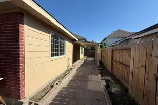8131 Golden Trace Ct, Houston, TX 77083 - Photo 32