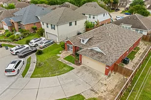 8131 Golden Trace Ct, Houston, TX 77083 - Photo 4