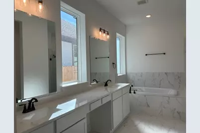 487 Hunters Crossing Drive, Sealy, TX 77474 - Photo 8