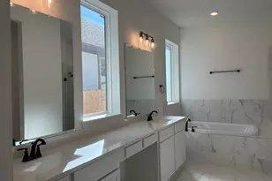 487 Hunters Xing Dr, Sealy, TX 77474 - Photo 8