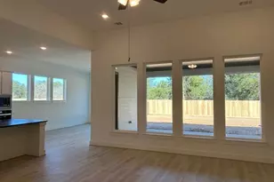 487 Hunters Xing Dr, Sealy, TX 77474 - Photo 6