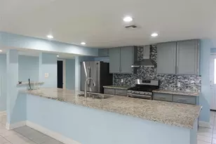 1102 Winnie St, Galveston, TX 77550 - Photo 2