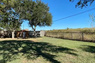 2202 Larry Dr, Port Lavaca, TX 77979 - Photo 20