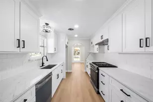 5117 Ashwood Dr, Baytown, TX 77521 - Photo 12