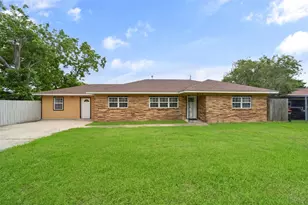 214 Schilling St, Baytown, TX 77520 - Photo 1