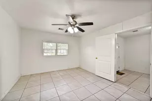 214 Schilling St, Baytown, TX 77520 - Photo 6