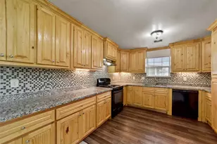 214 Schilling St, Baytown, TX 77520 - Photo 8