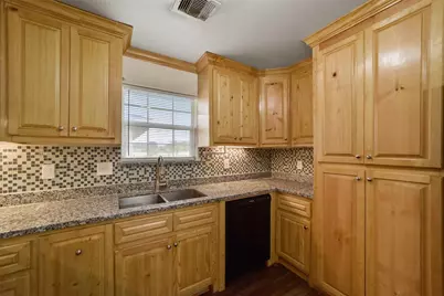 214 Schilling Street, Baytown, TX 77520 - Photo 10