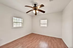 214 Schilling St, Baytown, TX 77520 - Photo 16