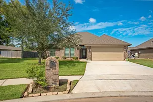 219 Marigold St, Lake Jackson, TX 77566 - Photo 1