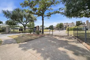 2011 Spenwick Dr, Houston, TX 77055 - Photo 18