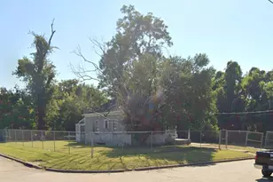 1945 Brooklyn St, Beaumont, TX 77701 - Photo 6