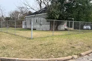 1945 Brooklyn St, Beaumont, TX 77701 - Photo 4