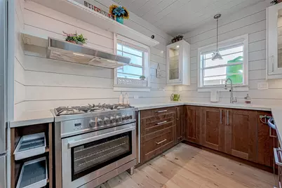 2415 31st Street, Galveston, TX 77550 - Photo 18