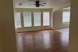 2511 Pine Shadows Dr, Sugar Land, TX 77479 - Photo 2