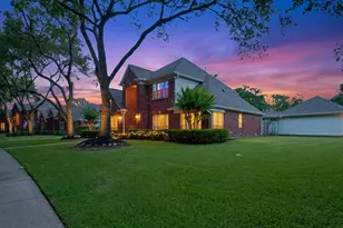 1919 Oakhurst Pkwy, Sugar Land, TX 77479 - Photo 2