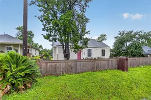 428 Van Molan St, Houston, TX 77022 - Photo 2