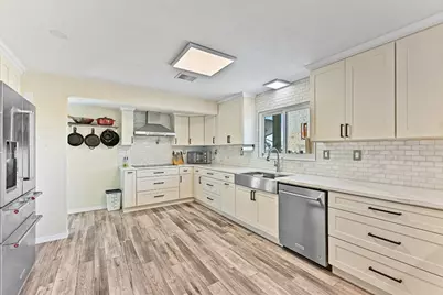 303 Tahiti Road, Tiki Island, TX 77554 - Photo 12