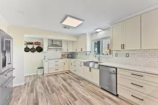 303 Tahiti Rd, Tiki Island, TX 77554 - Photo 12