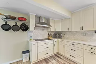 303 Tahiti Rd, Tiki Island, TX 77554 - Photo 8