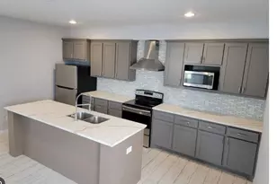 8203 Oak Knoll Ln, Houston, TX 77028 - Photo 2