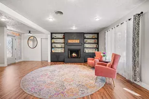 101 W Larkspur Dr, Hillcrest Village, TX 77511 - Photo 6