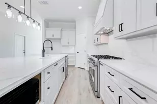 8405 Folkstone Ln, Houston, TX 77075 - Photo 14