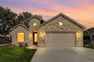 8405 Folkstone Ln, Houston, TX 77075 - Photo 1