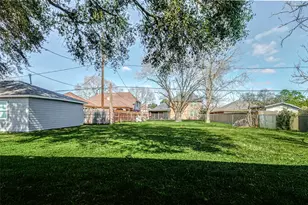 8405 Folkstone Ln, Houston, TX 77075 - Photo 40