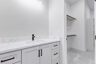 8405 Folkstone Ln, Houston, TX 77075 - Photo 34