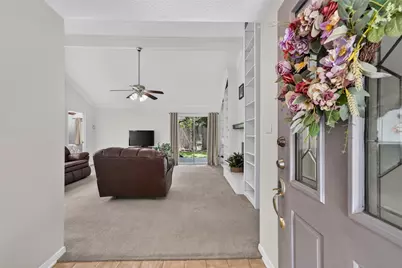 28 S Rain Forest Court, The Woodlands, TX 77380 - Photo 6