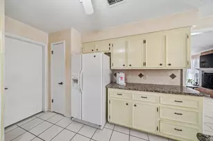 1002 Patricia Dr, Deer Park, TX 77536 - Photo 6