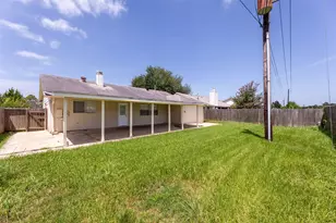 12402 Jaguar Dr, Houston, TX 77477 - Photo 2