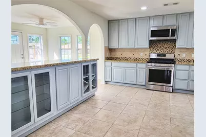 519 N Shady Lane, La Porte, TX 77571 - Photo 4